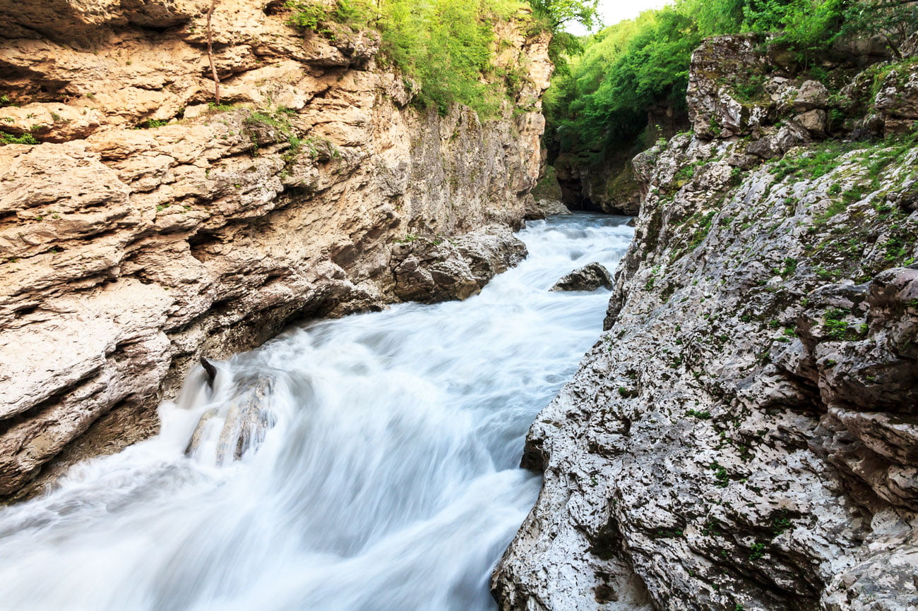 Загрязненная река фото