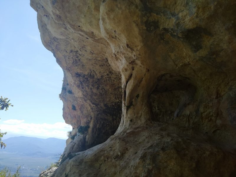 Пещера желаний на хребте Уна-коз